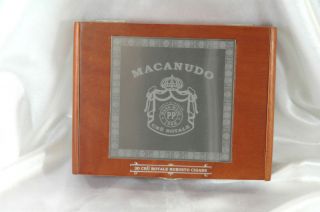 MACANUDO 20 CRU ROYALE ROBUSTO WOOD CIGAR BOX W/METAL LABEL OUTSIDE 