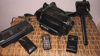 Sony VIDEO 8 Handycam 10X Camcorderw/R​emote & Accessories