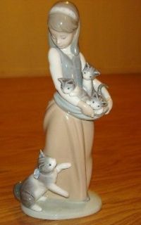 LLadro Girl with Kittens & Cat Figurine   9 1/2
