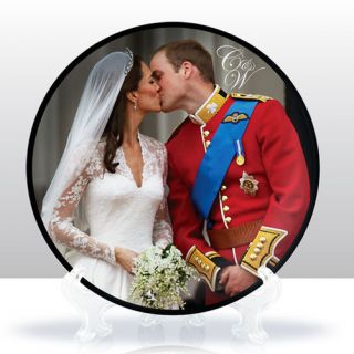 The Royal Wedding Kiss Plate   William and Kate