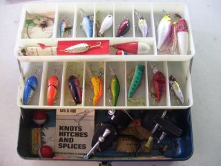 Vintage Metal OLD PAL Tackle Box 2 Reels 20 Fishing Lures New and 