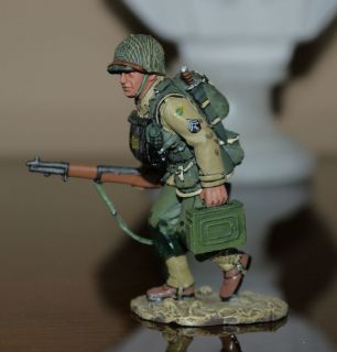 KING & COUNTRY DD62A LOOSE FIGURE CALLING REINFORCEMENTS SET IN MINT 