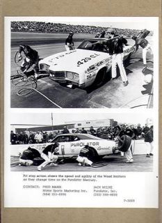 1974 Wood Brothers Pit Stop Auto Racing Photo EX (Sku 21501)