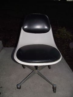 Eames Fiberglass Side Chair Padded Herman Miller w/ Wheels