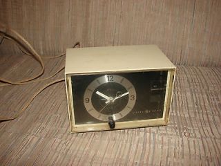 vintage GE General Electric AM Clock Radio Model C1400A in Working 