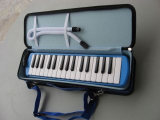 Melodica 32 note keyboard, case and flex tube included