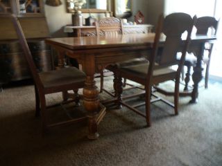 ANTIQUE OAK DINING ROOM TABLE ~with 6 CHAIRS ~ HEAVY ~ STURDY ~ GREAT 