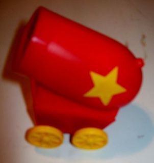   King Chicken Run Launching Red Cannon w/Yellow Star Toy on wheels
