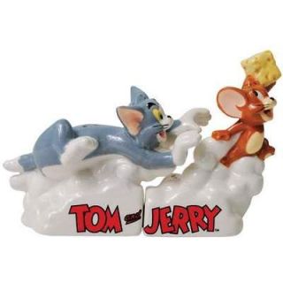 Tom and Jerry Chase SALT & PEPPER SHAKERS Set Shaker