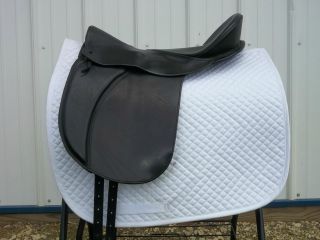 Ansur treeless black dressage saddle