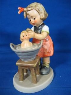 Goebel Hummel Doll Bath #319, TMK7 CV$205 MINT R5057