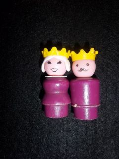 Fisher Price little People Family Castle 993 King and Queen Wood 