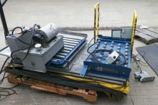 Hydraulic Lift Table 58 x 33 & 27.5 Rollers on turn table 