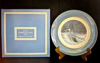   Christmas Plate Enoch Wedgewood(Tunstall) BRINGING HOME THE TREE 22K