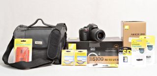 NIKON D5100 & 18 55mm + Nikon 55 300mm VR kit + MORE