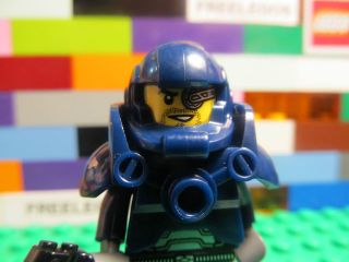 Lego GALAXY PATROL minifigure with guns, armor and helmet accessories 