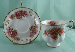 Lovely PARAGON Bone China Tea CUP & SAUCER Elizabeth Rose Queens 