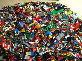   on 2,000 LEGO pieces for club, church, school etc. + 3 NEW Minifigs