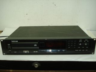   CD 401 STUDIO CD PLAYER WITH RACK MOUNTING BRACKETS **POWERS ON