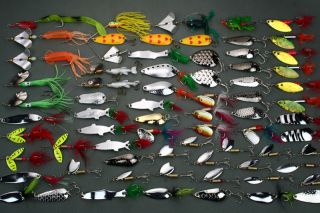 Lot 70 ASSORTED FISHING SPINNER SPOON LURES SOFT WORM HOOKS d