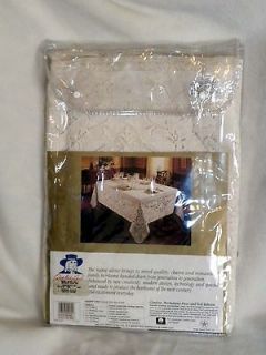 Quaker Lace Tablecloth   White House Pattern