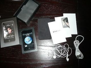Apple iPod Touch 1st Generation (8 GB) EAR BUDS BOX PAPERS USB CORD 