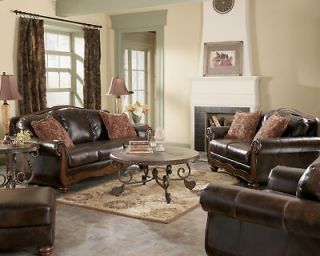 leather couch in Sofas, Loveseats & Chaises