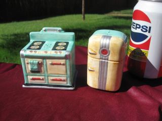 1997 Vandor Ceramic 1950s Stove and Refrigerator Salt & Pepper Shakers 