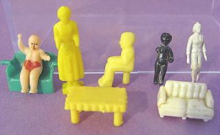   Miniature DOLL HOUSE Furniture People Frozen Charlotte Sofa Table Boy