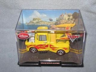  DRAG STAR MATER YELLOW in Collectors Case PIXAR CARS 2 