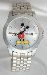 Disney Mens MK2050 Mickey Mouse Watch Silver Tone Metal Day Date