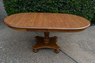 Ethan Allen Vintage Heirloom Maple Round Pedestal Extension Table 