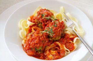 Chicken and parsley meatballs with classic tomato sauce hero 6e913956 