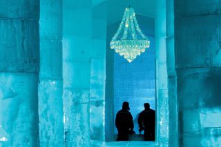 Salão de gelo com capacidade para 200 pessoas, pode realizar 