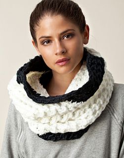 ØVRIG TILBEHØR   FRENCH CONNECTION / LUXURIOUS LUCKY SNOOD   NELLY 
