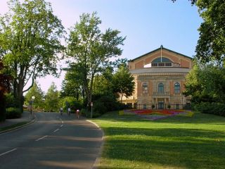 casa de ópera, em Bayreuth, na Alemanha, é visitado por centenas 