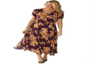 Plus Size Petite dress in maxi length floral print, crinkle fabric 