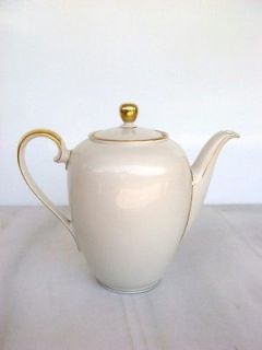 Carl Tielsch Hutschenreuthe​r Porcelain Germany Teapot