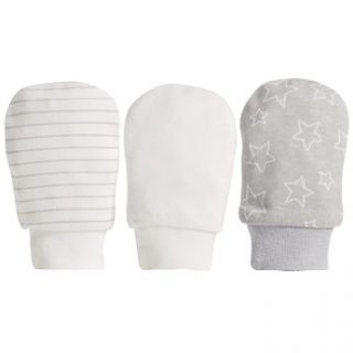 Pack of 3 scratch mittens to help protect baby’s delicate skin from 