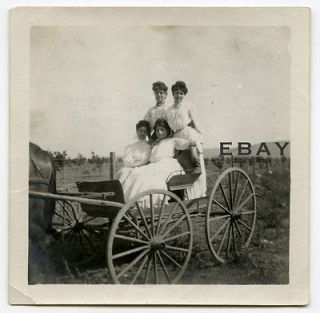 WOMEN ON BUCKBOARD WAGON, EMBRACE, FASHION, SWEET   1915 PHOTO