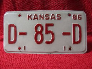 VINTAGE 1986 KANSAS DEALERS LICENSE PLATE # D 85 D PASSENGER CAR RED 