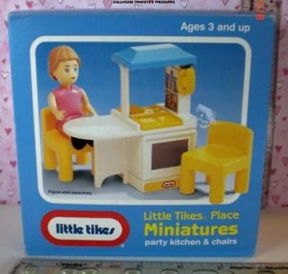 Little Tikes Dollhouse Party KITCHEN w/BLUE ROOF & 2YELLOW ChairS Set 