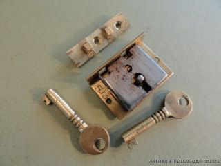 SMALL CLASSIC ANTIQUE STYLE BOX LOCK WITH KEEP AND 2 KEYS CADDY LOCK