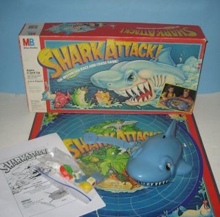 1988 Milton Bradley SHARK ATTACK Motorized Race Chase Fish Game