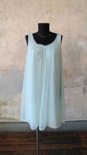   Vanity Fair Sea Foam Frothy Soft Tulle Baby Doll Night Gown Small