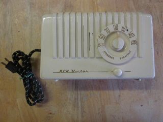 Working 1940s Vintage RCA Victor Nipper Bakelite Plaskon AM Tube Radio