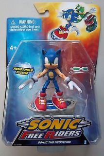   FREE RIDERS SONIC THE HEDGEHOG FIGURE with Skateboard 
