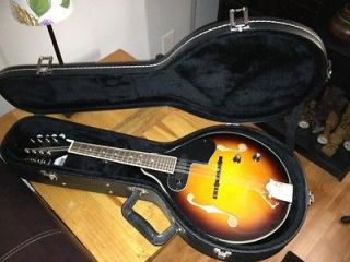 Electric Acoustic Fender Mandolin FM 52E SB With Case  Used/ Excellent 