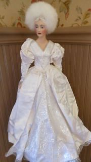 1988 Franklin Mint Heirloom 21 porcelain Snow Queen doll   blanket 