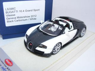 43 Looksmart Bugatti Veyron Vitesse 2012 White / Black Carbon Fiber